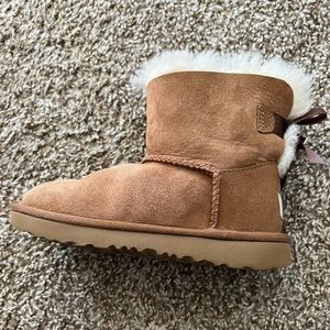 Little girls Uggs size 12 Bailey short